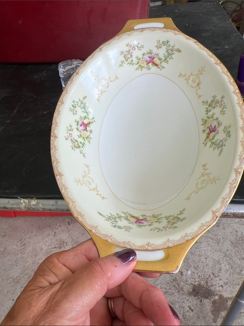 Vintage Classic Floral Ceramic Serving Bowl in Cream and Gold